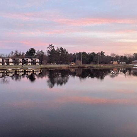 Bridge Inn Tomhawk - 2Nd Floor, 1 King Size Bed, Balcony, River View Tomahawk Buitenkant foto
