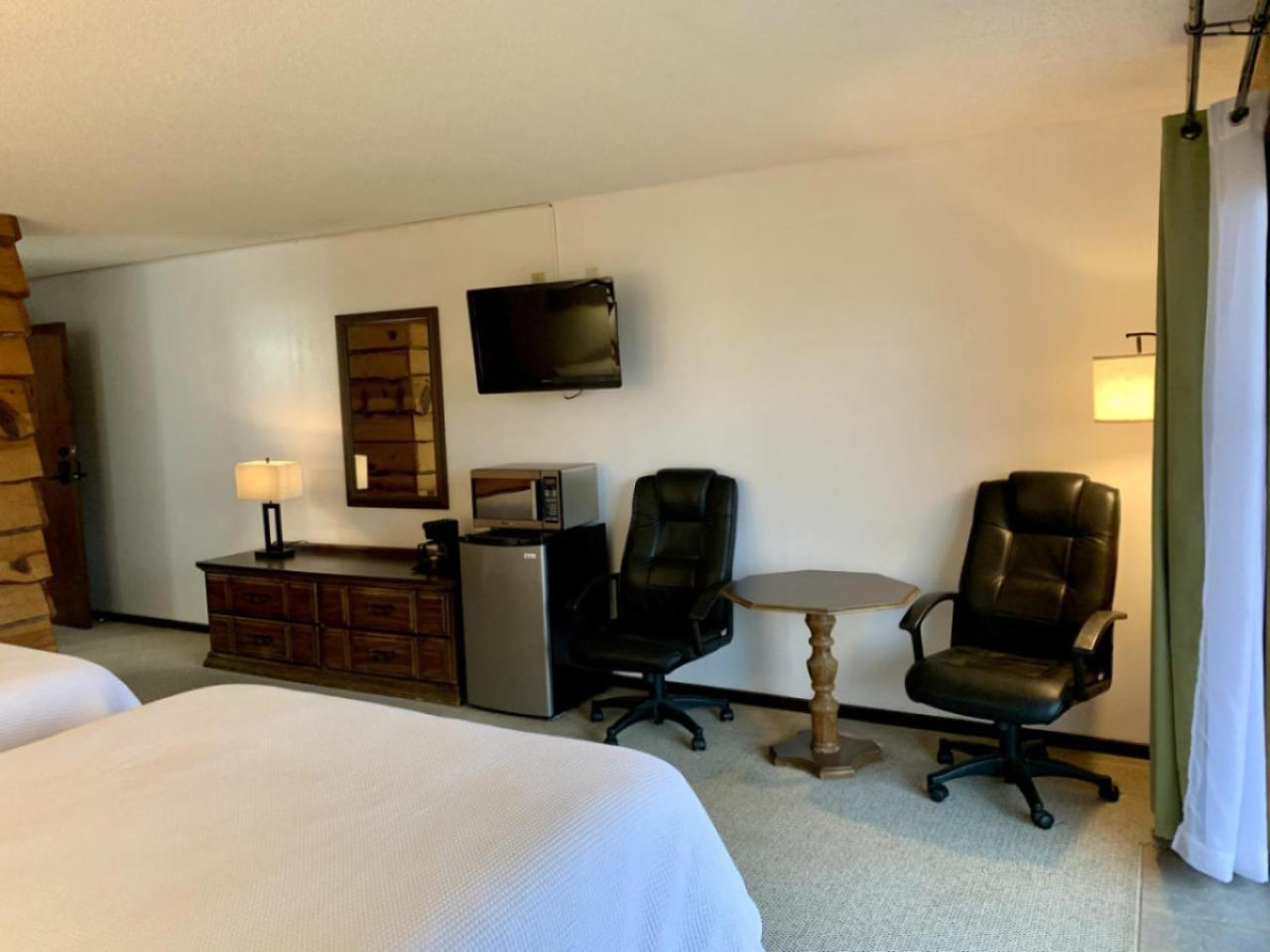 Bridge Inn Tomhawk - 2Nd Floor, 1 King Size Bed, Balcony, River View Tomahawk Buitenkant foto