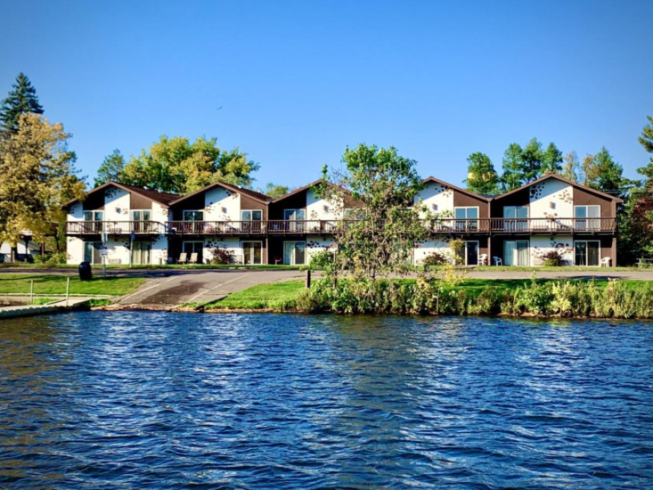 Bridge Inn Tomhawk - 2Nd Floor, 1 King Size Bed, Balcony, River View Tomahawk Buitenkant foto